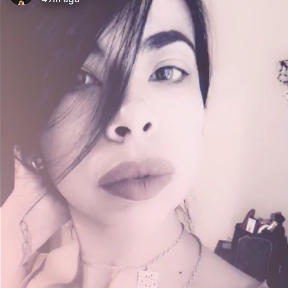 Meet your Posher, Esmi